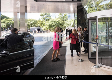 Buenos Aires, Argentina. 6th Apr, 2017. Apr 6, 2017 - Buenos Aires, Argentina - Susana Malcorra, Minister of Foreign Affairs and Worship of Argentina, entering the 2017 World Economic Forum on Latin America 2017 Credit: Maximiliano Javier Ramos/ZUMA Wire/Alamy Live News Stock Photo