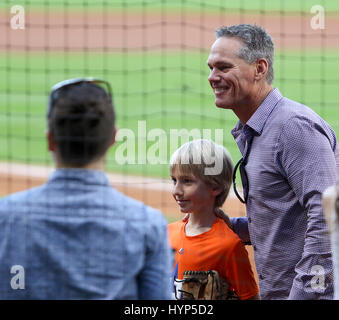 Houston, Texas, USA. 5th Apr, 2017. Houston Astros hall of famer Craig Biggio poses for a photo with a young fan prior to the start of the MLB game between the Seattle Mariners and the Houston Astros at Minute Maid Park in Houston, TX. John Glaser/CSM/Alamy Live News Stock Photo