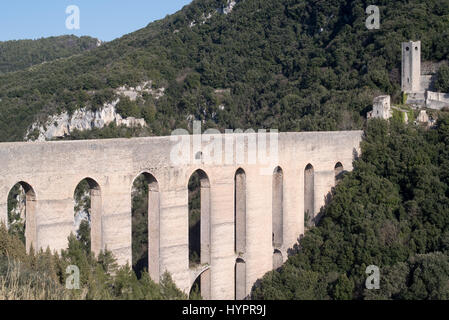 Aqueduct bridge Ponte delle Torri (Towers Bridge), 230 meters long, Spoleto, Umbria, Italy Stock Photo