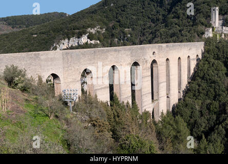 Aqueduct bridge Ponte delle Torri (Towers Bridge), 230 meters long, Spoleto, Umbria, Italy Stock Photo