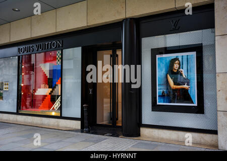 Louis Vuitton shopfront in Manchester city centre Stock Photo: 137590261 - Alamy