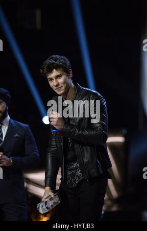 Comedian Jus Reign presents the Fan choice award to Shawn Mendes at the 2017 Juno Awards. Stock Photo