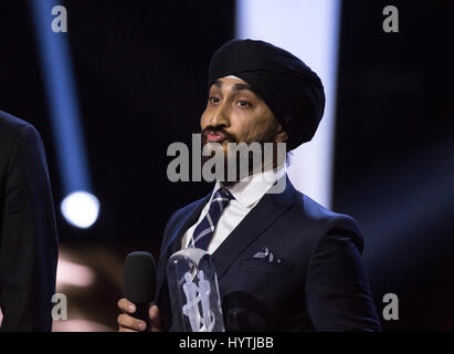 Comedian Jus Reign presents the Fan choice award to Shawn Mendes at the 2017 Juno Awards. Stock Photo