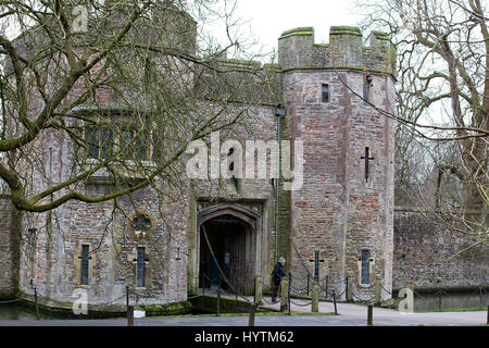 The 14th Century Gatehouse to the Bishop's Palace, City of Wells, Somerset, England, UK. Stock Photo