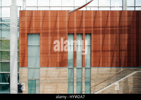Interior detail of the terracotta cladding. University of Michigan, Stephen M. Ross School of Business, Ann Arbor, United States. Architect: Kohn Pede Stock Photo