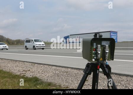 Schleiz, Germany. 26th Apr, 2017. A Police radar device checks the speed of traffic at a rest area of the Autobahn 9 near Schleiz, Germany, 26 April 2017. Passenger cars and trailer trucks were checked as part of a large control operation conducted by the Police, Customs, the Office for Occupational Safety and the Environmental Office. Photo: Bodo Schackow/dpa-Zentralbild/dpa/Alamy Live News