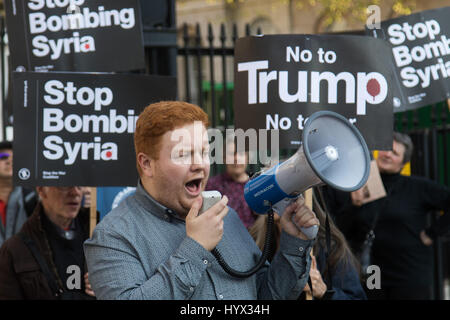 London, UK. 07th Apr, 2017. London, April 7th 2017. Anti war protesters demonstrate in London outside Downing Street following the US missile strikes against a Syrian air base in the wake of a suspected chemical attack. Credit: Paul Davey/Alamy Live News Stock Photo