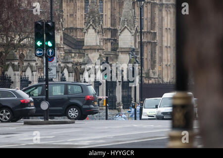 London, UK. 23rd March, 2017. A police forensic team outside Parliament following the terror attack on Westminster Bridge and the Palace of Westminste Stock Photo