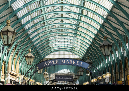 London - March 30: Famous apple market on March 30, 2017. Stock Photo