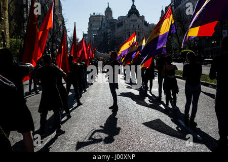 Madrid, Spain. 8th Apr, 2017. People waving republican and communist flags during a demonstration in Madrid, Spain, demanding a Spanish Republic. Credit: Marcos del Mazo/Alamy Live News Stock Photo