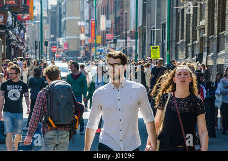 Brick Lane, London, UK. 7th April, 2017. UK Weather: Good weather bought tourists and locals out in Brick Lane. Stock Photo