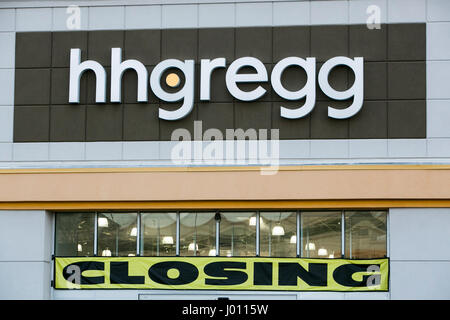 Rockville, Maryland, USA. 8th April, 2017. A store closing banner outside of an hhgregg, inc., retail store in Rockville, Maryland on April 8, 2016. The electronics and appliance retailer announced that it will be closing all of its 220 stores and ceasing operations following its bankruptcy filing. Credit: Kristoffer Tripplaar/Alamy Live News Stock Photo