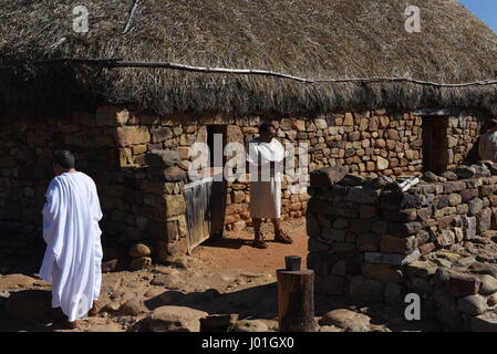 Garray, Spain. 08th Apr, 2017. Men wearing a costume of ancient times during a representation in the ancient Celtiberian settlement of Numantia, famous for its role in the Celtiberian War, in Soria Credit: Jorge Sanz/Pacific Press/Alamy Live News Stock Photo