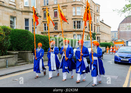 Glasgow, Scotland, UK. 9th April, 2017. More than 1000 members of Scotland's Sikh community met in Glasgow to celebrate the historical and religious festival of VAISAKHI by parading from the GURU NANAK temple in Otago Street to the Central Gurdwara in Berkeley Street. At Berkeley Street after prayers and blessings the parade, thronged to more than 2000 and to the background music of bagpipes played by local children continued on to Pollokshields district for a street fair and further celebrations. Credit: Findlay/Alamy Live News Stock Photo