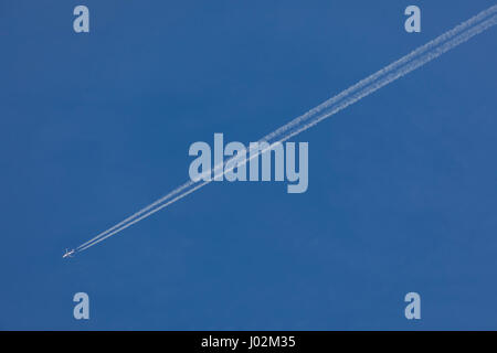 Luton, UK. 09th April, 2017.  A Boeing 737-330, operated by Jet2, overflying London Luton Airport at 34,000 feet. Fifty years ago, on the 09th April 1967, the Boeing 737 made its first flight. Today fifty years on, the Boeing 737 narrow-body jet remains one of the best-selling commercial airliners in history and the series will continue with the Boeing 737 MAX. Credit: Nick Whittle/Alamy Live News Stock Photo