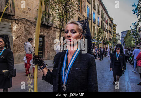 Madrid, Spain. 9th April, 2017. first procession of the easter week on the streets of Madrid, Spain. Credit: Alberto Sibaja Ramírez/Alamy Live News Stock Photo