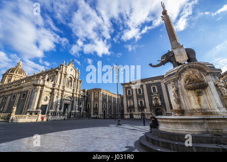 18th century Elephant Fountain (also called u Liotru) on Cathedral Square (Piazza del Duomo), symbol of Catania, Sicily, Italy. View with Cathedral Stock Photo