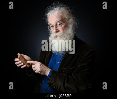 Portrait de Irving (Leonard) Finkel, archelogue-assyriologue, specialiste de l'Ancienne Mesopotamie au Department du Moyen-Orient du British-Museum a  Stock Photo