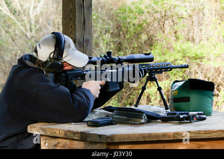 Man shooting rifle at Leeds Range in South Carolina Stock Photo - Alamy