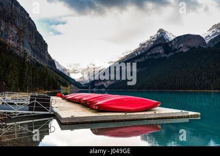 Beautiful autmn views of icon Lake Louise in Banff National Park in the ...