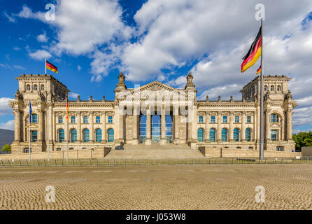 berlin reichstag old and new modern old fashioned building architecture  Stock Photo - Alamy