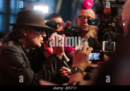 Frankfurt, Germany. 3rd Apr, 2017. The singer Udo Lindenberg speaks during his arrival for the award ceremony of the PRG Live Entertainment Award at the Festhalle in Frankfurt, Germany, 3 April 2017. The award honours outstanding persons of the music and entertainment industry in the German speaking area and is awarded during a gala event. Photo: Frank Rumpenhorst/dpa/Alamy Live News Stock Photo