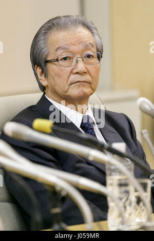 Tokyo, Japan. 10th Apr, 2017. Former Tokyo Metropolitan Vice Governor Takeo Hamauzu attends a news conference at the Tokyo Metropolitan Government building on April 10, 2017, Tokyo, Japan. Hamauzu answered questions from the media about the allegations of falsely testifying about the role he played in purchasing the contaminated land as a relocation site for the Tsukiji Fish Market. Credit: Rodrigo Reyes Marin/AFLO/Alamy Live News Stock Photo