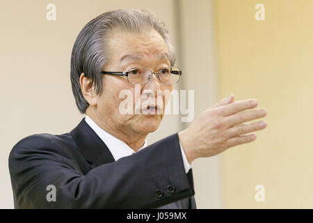 Tokyo, Japan. 10th Apr, 2017. Former Tokyo Metropolitan Vice Governor Takeo Hamauzu speaks during a news conference at the Tokyo Metropolitan Government building on April 10, 2017, Tokyo, Japan. Hamauzu answered questions from the media about the allegations of falsely testifying about the role he played in purchasing the contaminated land as a relocation site for the Tsukiji Fish Market. Credit: Rodrigo Reyes Marin/AFLO/Alamy Live News Stock Photo