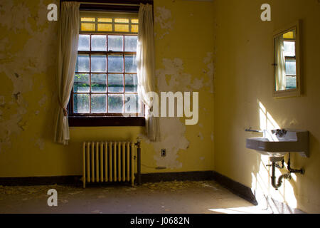 CONNECTICUT, USA: HAUNTING images from inside one of America’s top spots for ghost-hunters who claim to see a young glowing girl dressed in white staring out of the windows of this abandoned asylum. The psychiatric hospital appeared under a false name on MTV’s hit show Fear which saw contestants spend a weekend at various haunted locations around the country. These eerie photographs were taken by urban explorer Drew Thomas Scavello (27) at the Fairfield Hills State Hospital in Newtown, Connecticut. Drew Thomas Scavello / mediadrumworld.com Stock Photo