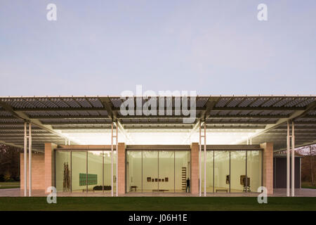 Roof overhang and glazed exhibition spaces at dusk. Museum Voorlinden, Wassenaar, Netherlands. Architect: kraaijvanger architects, 2016. Stock Photo