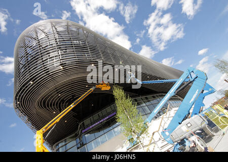 Finishing touches to the new Watermark restaurant and Showcase Cinema complex in the WestQuay Shopping Centre. Stock Photo