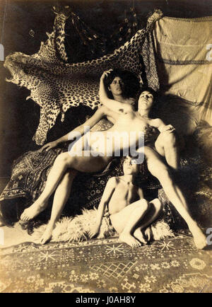 Plüschow, Wilhelm von (1852-1930) - n. 7141 - Deux garçons avec une fille Stock Photo
