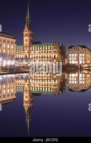 Rathaus (city hall) reflecting at Kleine Alster Lake, Hamburg, Hanseatic City, Germany Stock Photo