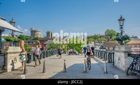 United Kingdom, England, Berkshire, Windsor Bridge over the River Thames connecting the towns of Windsor and Eton for pedestrian and cycle traffic Stock Photo