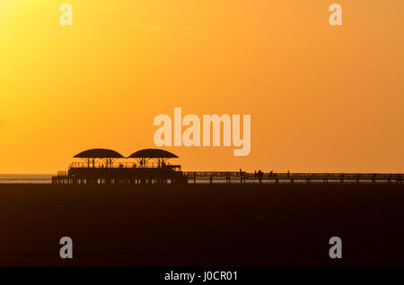 Sunset at the Red Beach, located in the Liaohe Delta some 30km south west of Panjin City, Liaoning, China. Stock Photo