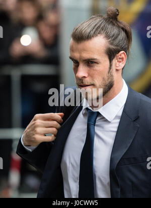 Munich, Germany. 11th Apr, 2017. Real Madrid's Gareth Bale arrive at the team hotel in Munich, Germany, 11 April 2017. The Champions League quarterfinals first leg match between FC Bayern Munich and Real Madrid begins 12 April 2017. Credit: dpa picture alliance/Alamy Live News Stock Photo