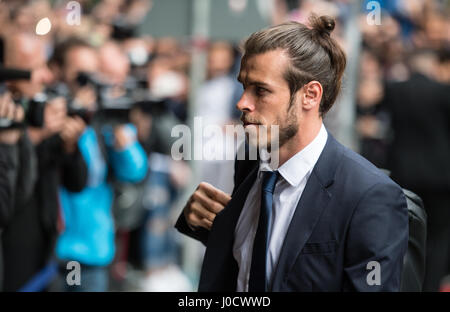 Munich, Germany. 11th Apr, 2017. Real Madrid's Gareth Bale arrive at the team hotel in Munich, Germany, 11 April 2017. The Champions League quarterfinals first leg match between FC Bayern Munich and Real Madrid begins 12 April 2017. Credit: dpa picture alliance/Alamy Live News Stock Photo