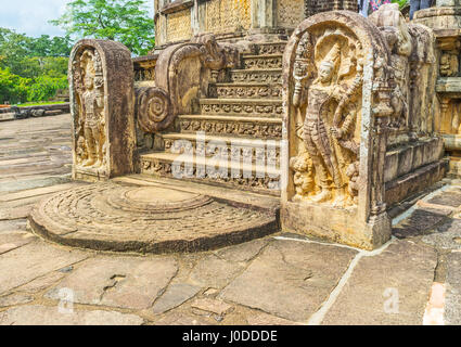 The stairs to the ancient Buddhist Shrine (Vatadage), decorated with Naga-raja statues, reliefs of dwarfs and the carved moonstone (sandakada pahana), Stock Photo