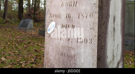 Sticker on a tombstone that indicates the occupant voted Stock Photo