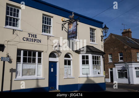 Windsor, UK. 2nd March, 2017. The Crispin public house in Grove Road. Stock Photo