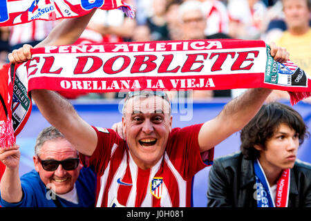 Madrid, Spain. 12th April, 2017. Supporters of Atletico during the football match of quarterfinals of 2016/2017 UEFA Champions League between Atletico de Madrid and Leicester City  Football Club at Calderon Stadium on April 12, 2017 in Madrid, Spain. ©David Gato/Alamy Live News Stock Photo