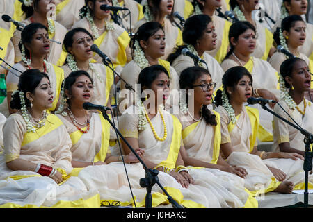 Dhaka, Bangladesh. 14th Apr, 2017. Singers of Chhayanat perform Baishakhi songs to celebrate 'Pahela Baishakh', the first day of the Bangla New Year at Ramna Botomul. Cultural organisation `Chhayanat' organises this program for 50 years. Credit: Muhammad Mostafigur Rahman/Alamy Live News Stock Photo
