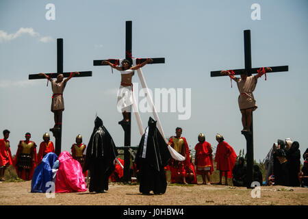 Philippines. 14th Apr, 2017. Hundreds of penitents walked under the midday sun in San Fernando, Pampanga, during the annual Good Friday Maleldo festival as they sacrifice their body for their faith. Flagellation and crucifixion has been discouraged by the Catholic church but devotees have continued the tradition for decades. Credit: J Gerard Seguia/ZUMA Wire/Alamy Live News Stock Photo