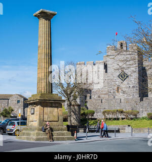 Castletown Square, view of Smelt Monument and Castle Rushen Stock Photo