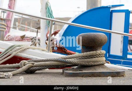 rope secured to a cleat on the dock Stock Photo