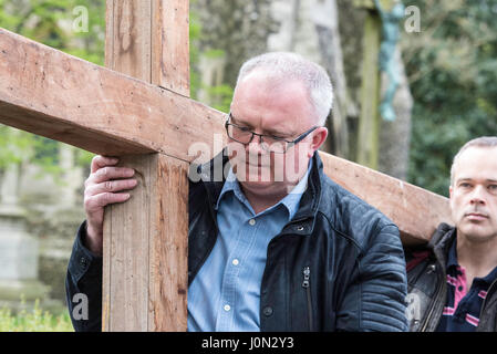 Brentwood, Essex, 14th April 2017; Good Friday Walk of Witness Cathedral Place Brentwood Credit: Ian Davidson/Alamy Live News Stock Photo