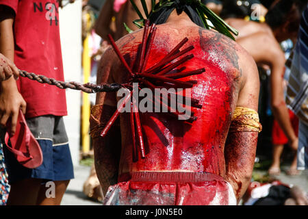 Pampanga, Philippines. 14th Apr, 2017. Hundreds of penitents walked under the midday sun in San Fernando, Pampanga, during the annual Good Friday Maleldo festival as they sacrifice their body for their faith. Flagellation and crucifixion has been discouraged by the Catholic church but devotees have continued the tradition for decades. Credit: J Gerard Seguia/ZUMA Wire/Alamy Live News Stock Photo