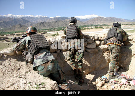 Nangarhar, Afghanistan. 14th April, 2017. Afghan army soldiers are ...