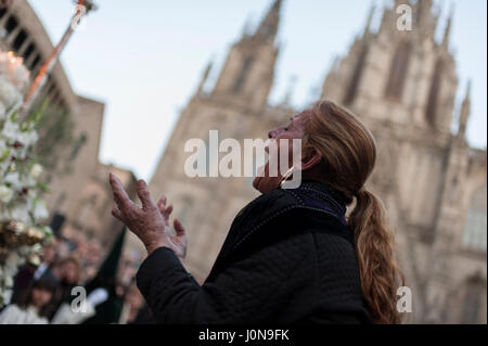 Spain, Barcelona. 14 April, 2017. A woman sings a saeta to the Virgin of the Macarena during the Holy Week procession Credit: Charlie Perez/Alamy Live News Stock Photo