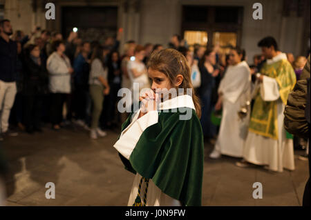 Spain, Barcelona. 14 April, 2017. A young penitent prays during the Holy Week procession in Barcelona. Credit: Charlie Perez/Alamy Live News Stock Photo